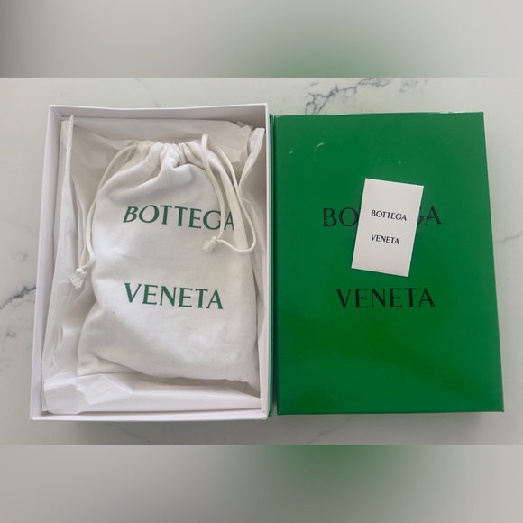 Bottega Veneta Vibrant green Mini Intrecciato Woven pouch crossbody Bag - Picture 7 of 7